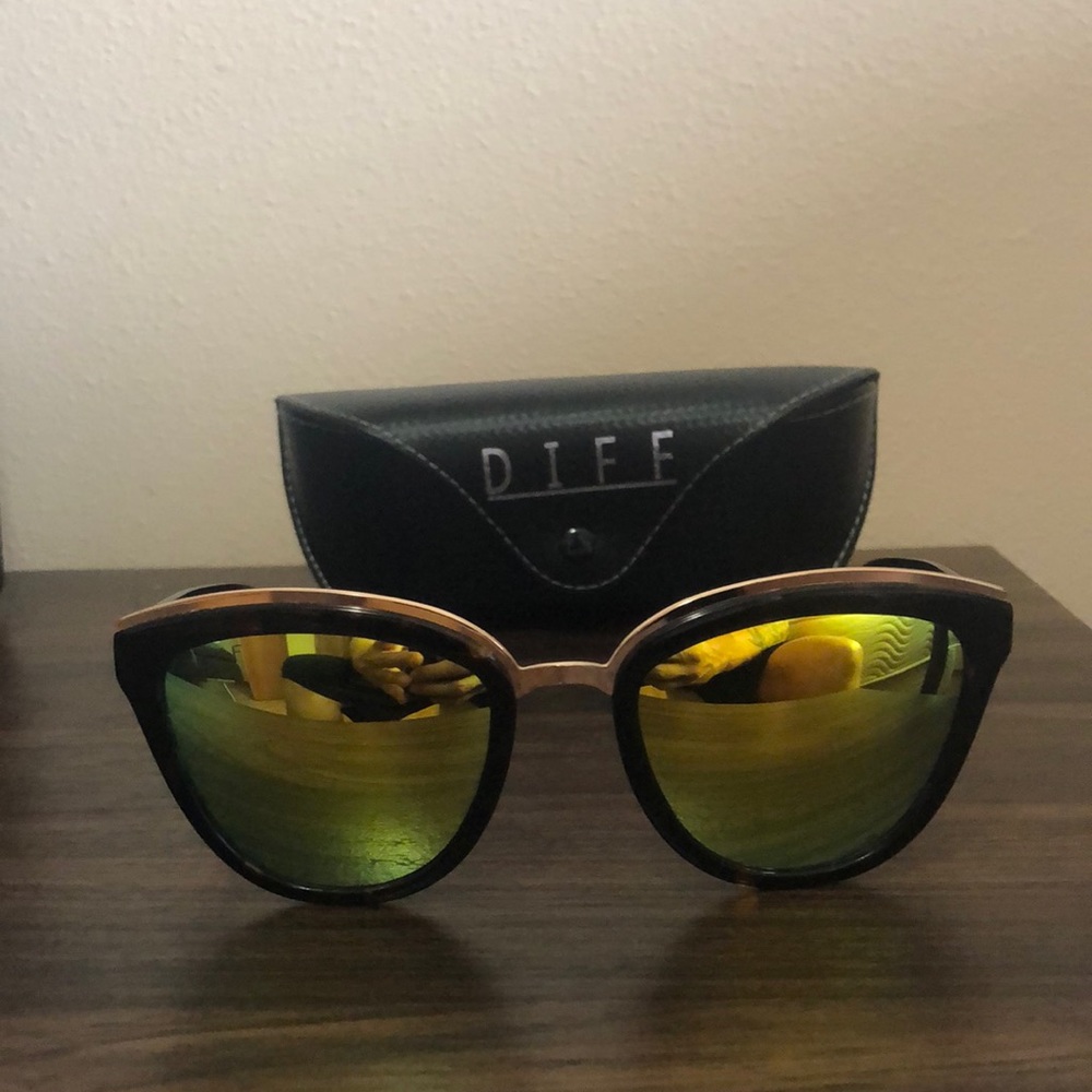 Diff Sunglasses With Case - image 1